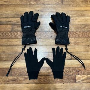 Dakine. Size M. Black.